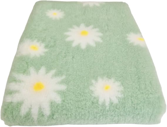 Non Slip Vet Bedding | Daisy Flower Pattern | Machine Washable | UK Manufactured | Non-slip | Dog Bed | Whelping | Vet Bed (Mint Green Daisy, Small 50cm x 75cm (20" x 30"))