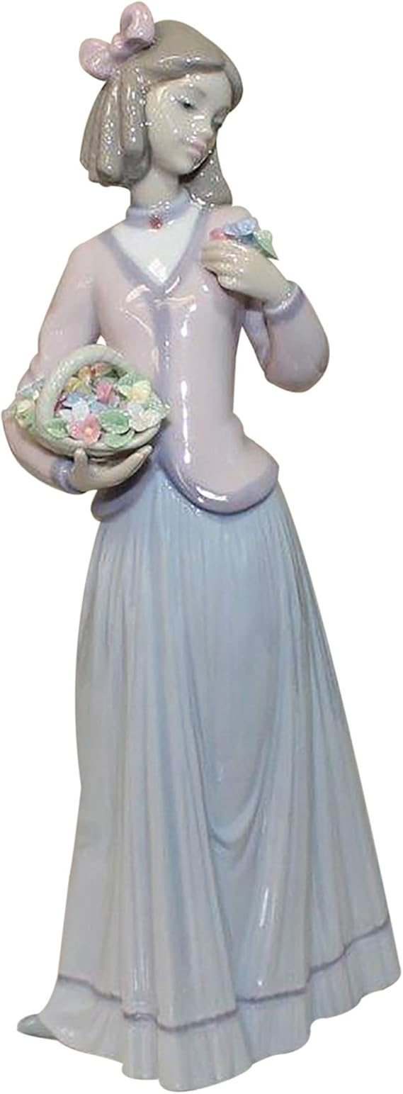 Lladro Figurine: 7644 Innocence in Bloom