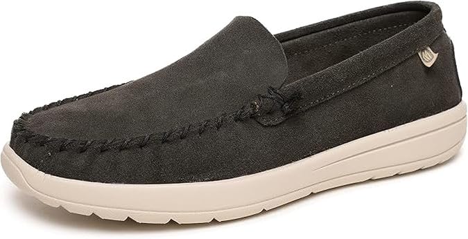Minnetonka Men's Discover Classic Moccasin