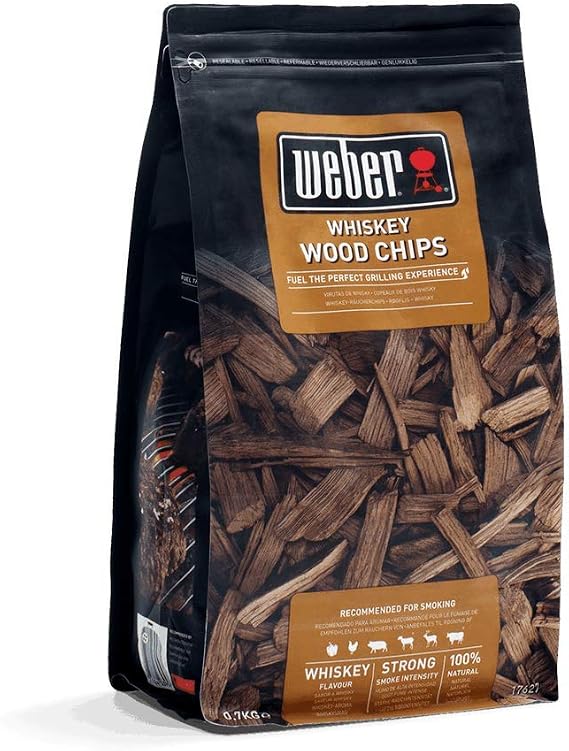 Weber Tütsü talaşı (700 g paket) - Viski, viski fıçılarından üretilmiştir, sebze ve her türlü et için, AB ürünü, sürdürülebilir şekilde elde edilmiştir, FSC sertifikalı ahşap (FSC Mix) (17627)