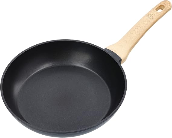 MasterChef Nonstick Frying Pan 8 inch Skillet, Small Fry Pan for Cooking Eggs, Omelette etc, Stainless Aluminum Saute Pan, Non Stick, Induction Cooktop Compatible, Non Toxic, Dishwasher Safe
