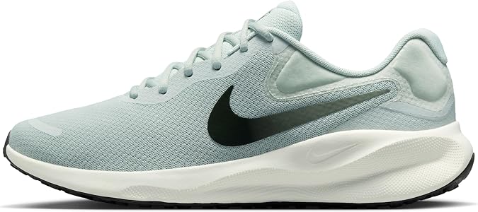 Nike Men's Revolution 7 Sneaker