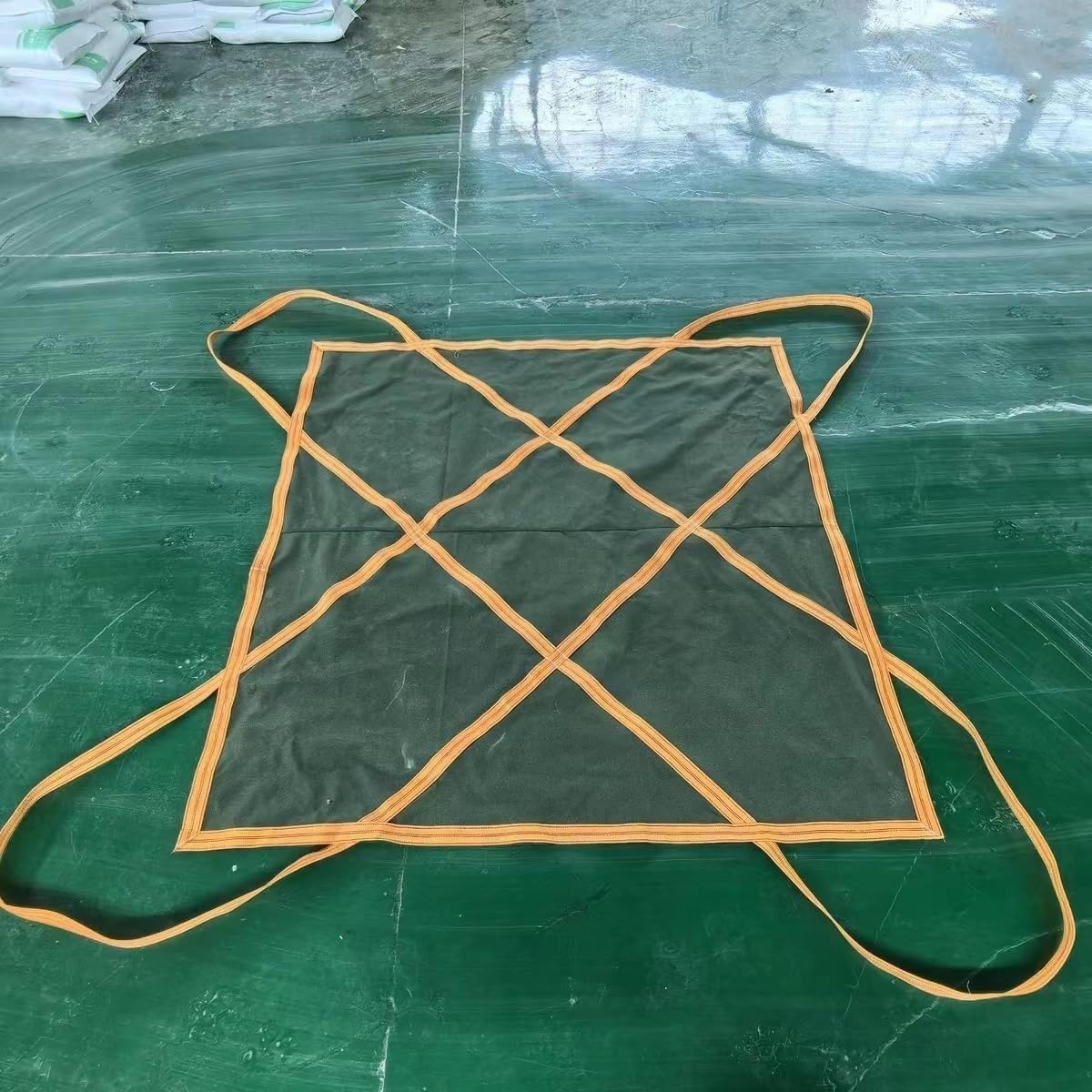 HongzyFirm荷揚げバケツ 最大荷重1Tバッグ 荷上げ 荷下げ 吊り上げ シートモッコ 布モッコ 吊り 荷揚げモッコ イージーモッコ 軽量強力シートモッコ 四点吊りタイプ モッコタスキ 強靭 頑丈 ロープ トラッシュシート布モッコ トラスコ 土木工事、港湾荷役など 造園/電気/工場用索具 重量物の積み下ろ 平らな吊り袋2*2m