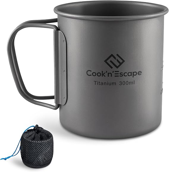 COOK'N'ESCAPE Titan Becher ultraleichte robuste Camping Tasse Titan tasse aus Titanium mit klappbarem Griff Aufhängbar Hitzebeständig ideal für Camping Wandern Outdoor und Picknick
