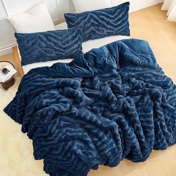 Coma Inducer Tiger Plush Alaskan King Comforter Set - Navy